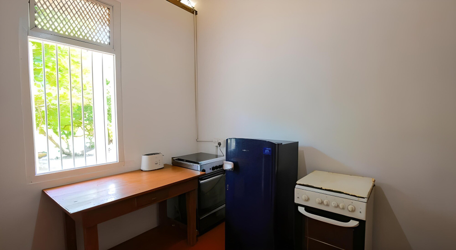 Shared kitchen, Dolphin Bay Cabana Resort, Trincomalee Town and Gravets