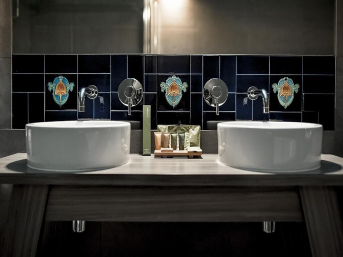 Bathroom 5, Criterion Hotel Sale, Wellington - Sale