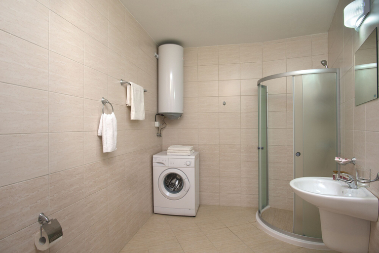 Bathroom 2, Marina Beach Apartments, Pomorie