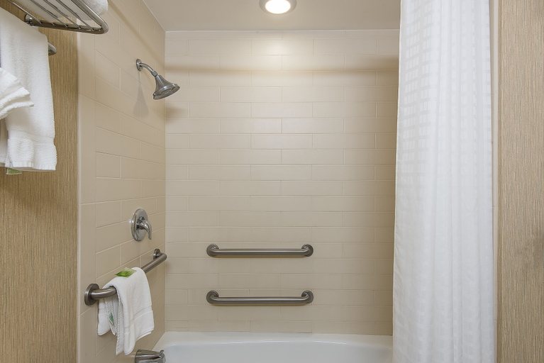 Bathroom 4, Holiday Inn Express PRINCETON SOUTHEAST by IHG, Middlesex