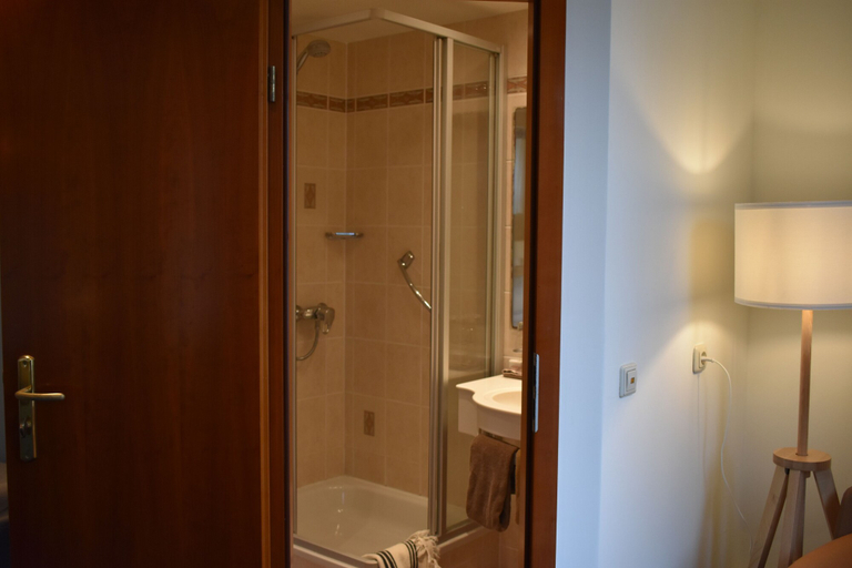 Bathroom 4, Hotel Atlanta, Valkenburg aan de Geul