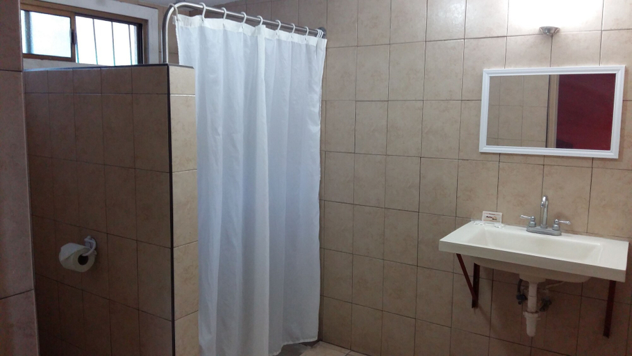 Bathroom 3, Hotel Malibu Guaymas, Guaymas