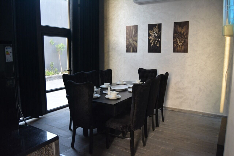 Others 5, Laperla chalet, Shooneh Janoobiyyeh