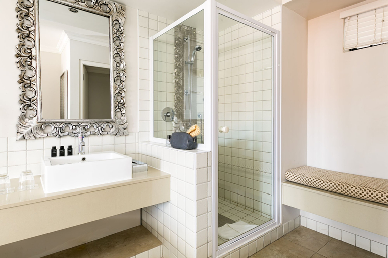 Bathroom 3, Harbour Square Hotel, Overberg