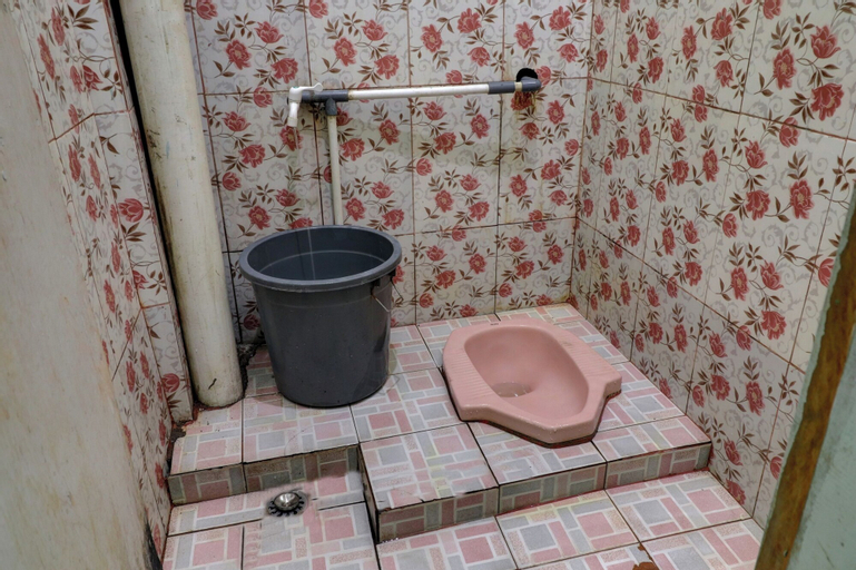 Bedroom 5, OYO 92862 Rania Kost Simpang Rimbo, Jambi