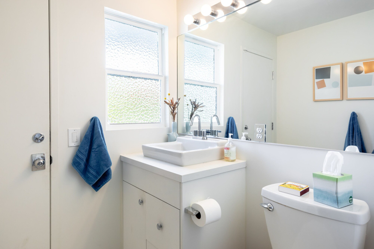 Bathroom 4, Sunny Park, Riverside