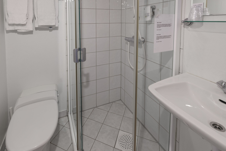 Bathroom 3, Kjøbmandsgaarden Hotel, Mandal