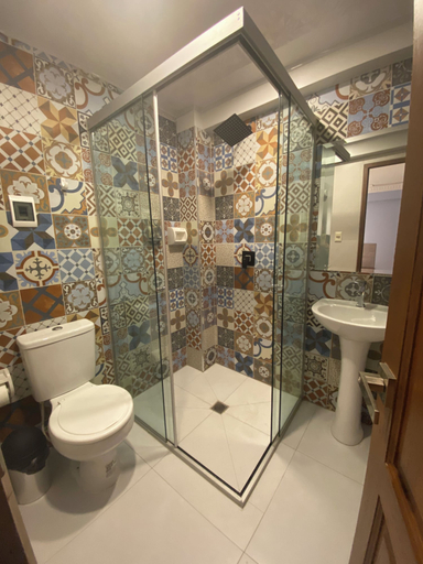 Bathroom 4, Izza Hotel, Cercado