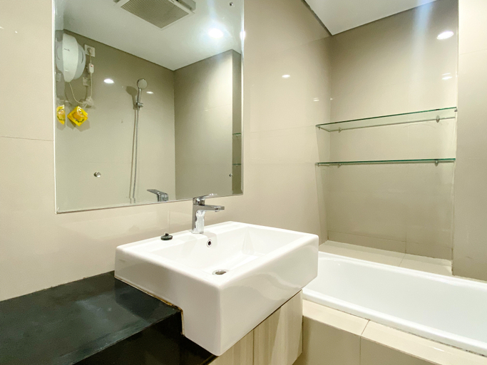 Bathroom 5, Spacious and Comfy Studio Room Azalea Suites Apartment By Travelio, Cikarang