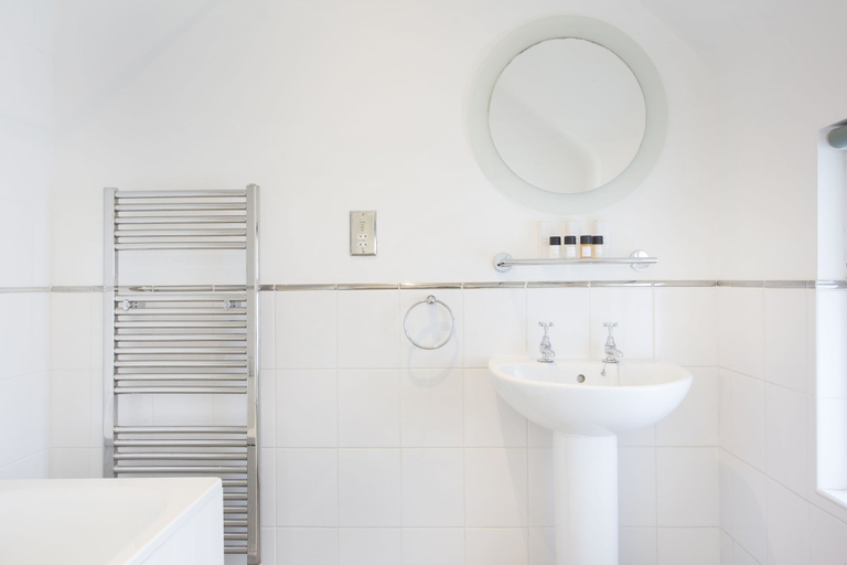 Bathroom 5, The Bell Hotel, Kent