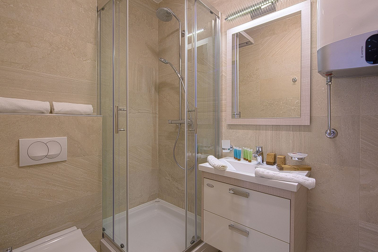 Bathroom 3, Spaska Apartments