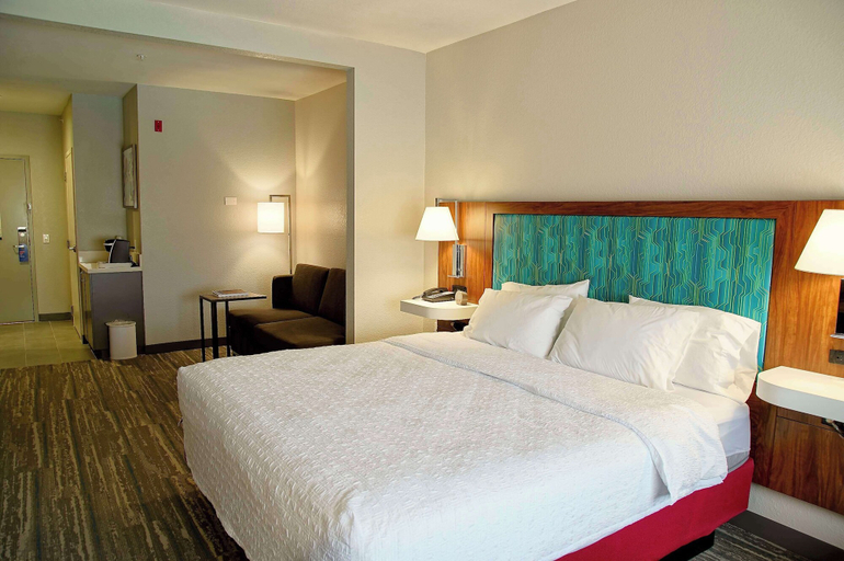 Bedroom 4, Hampton Inn & Suites Cathedral City, Riverside