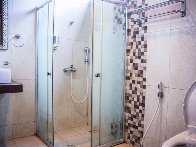 Bathroom 5, Hotel Sukamulya Pasteur, Bandung
