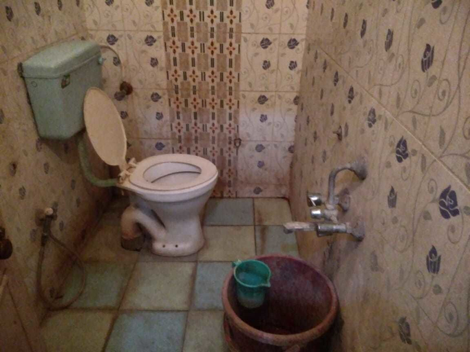 Bathroom 3, iROOMZ Pranathi Comforts, Bellary