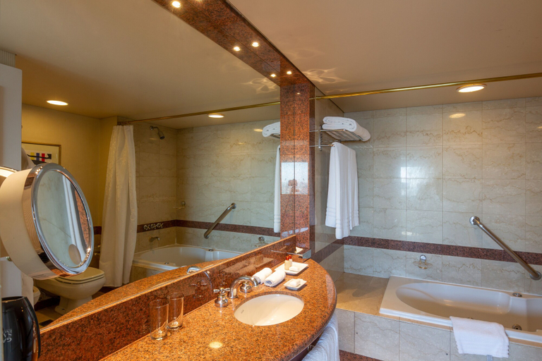Bathroom 4, Quinto Centenario Hotel, Capital