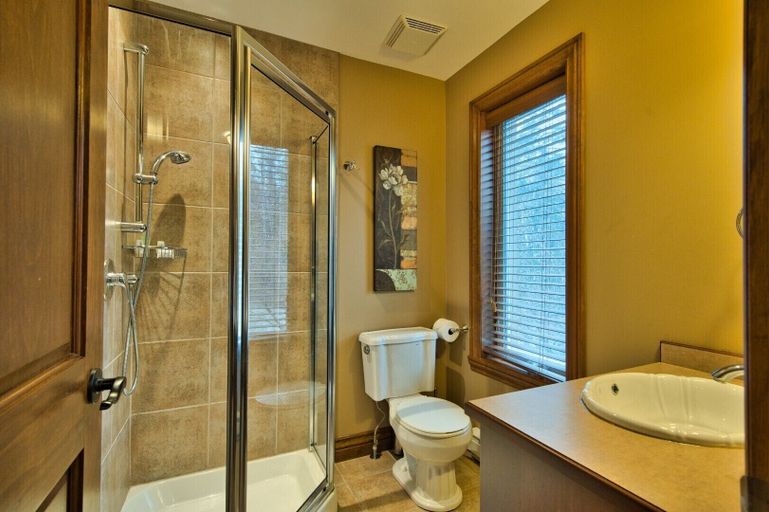 Bathroom 3, Rabaska - RVMT, Les Laurentides