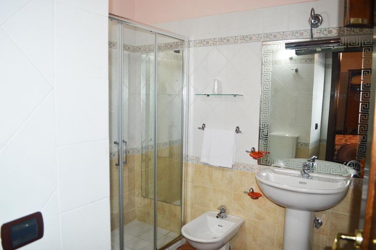 Bathroom 5, Hotel Palazzo Krataiis, Reggio Di Calabria
