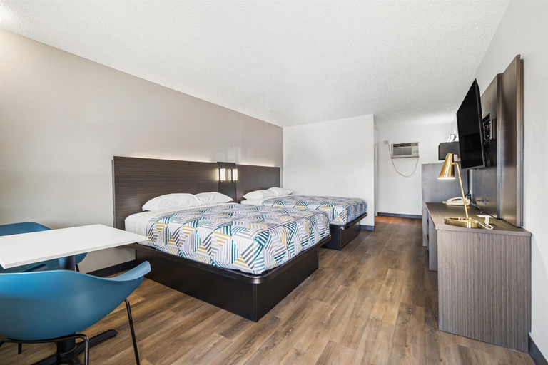 Bedroom 3, Motel 6 Bend, OR, Deschutes