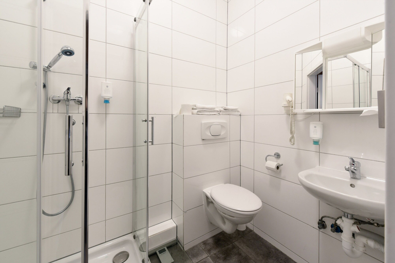 Bathroom 5, Hotel Schumacher, Düsseldorf