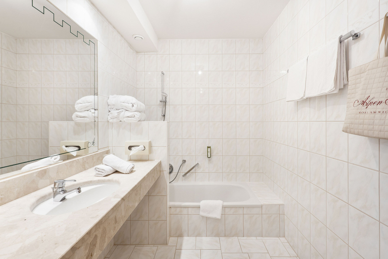 Bathroom, Hotel AlpenSchlössl, Kufstein