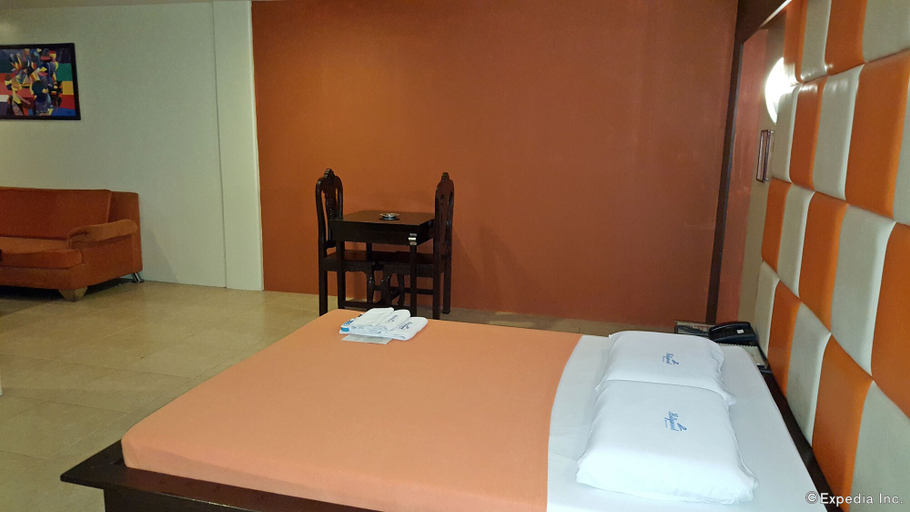 Bedroom 2, Hollywood Drive-In Hotel, Baguio City