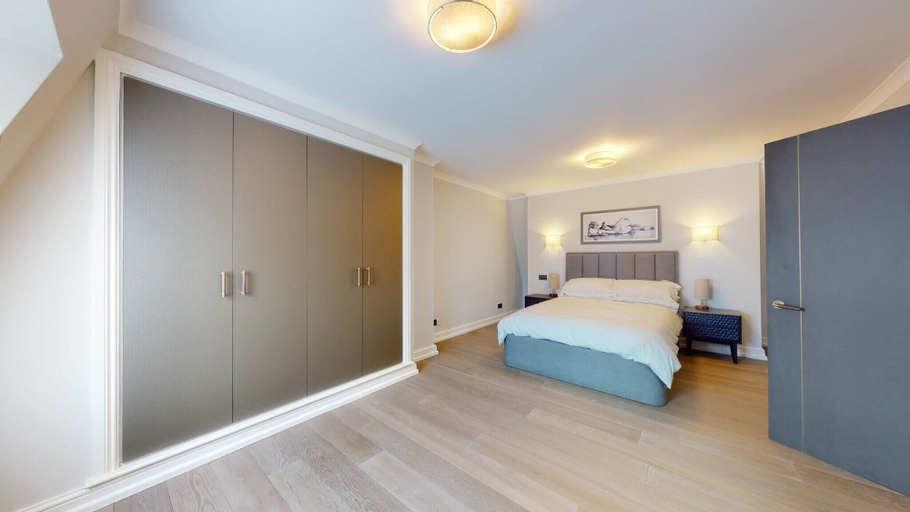 Bedroom 2, Amazing Newly Refurbished Mews House, London