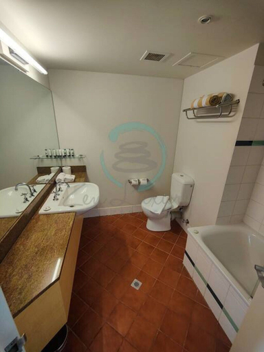 Bathroom, Signatures on the Esplanade Darwin, Darwin