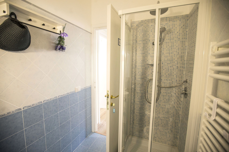 Bathroom 4, A Casa di Benny, Roma