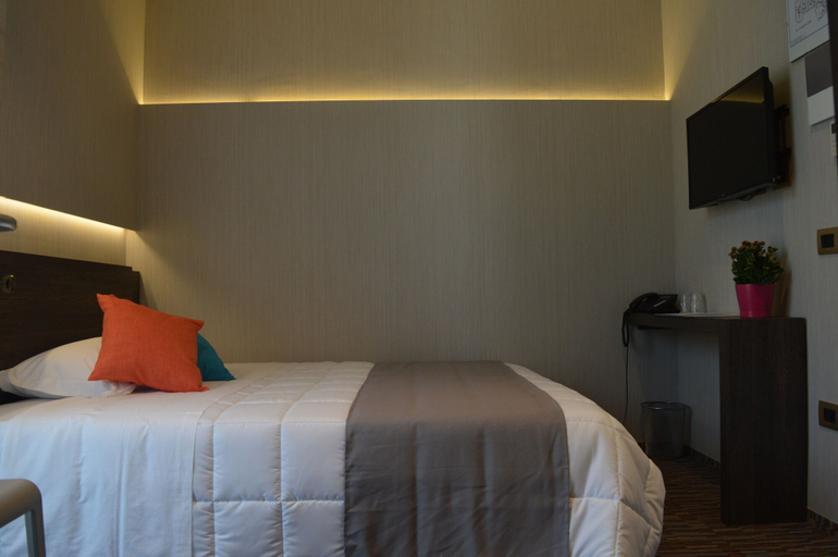 Bedroom 3, Hotel Enjoy, Rovigo