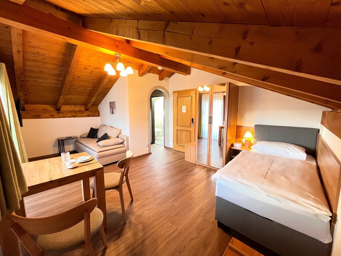 Bedroom 3, Hotel Garni Brunnthaler, Garmisch-Partenkirchen