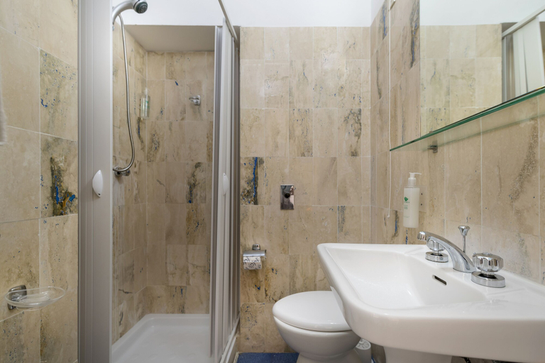 Bathroom 3, La Perla, Vibo Valentia