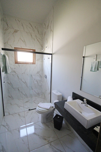 Bathroom 4, Pousada das Bandeiras, Olímpia