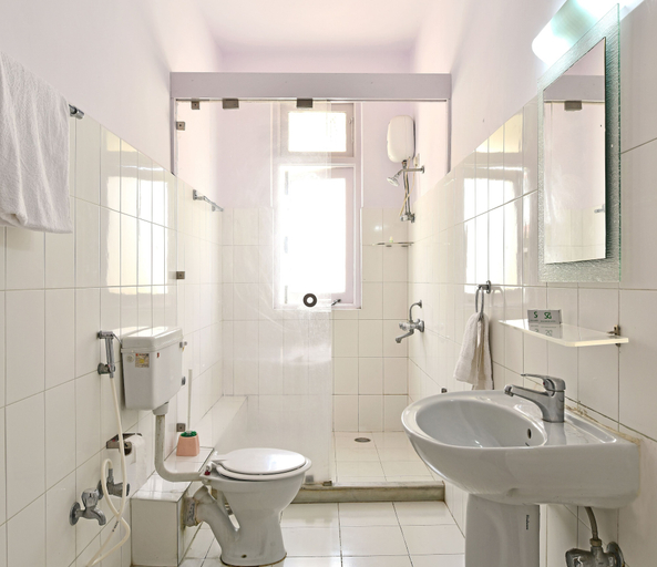 Bathroom 4, Sea Green South Hotel, Mumbai City