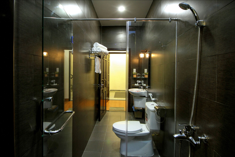 Bathroom 3, Blue Lake Homestay, Da Nang