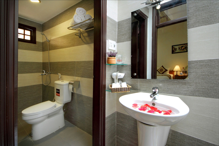 Bathroom 3, Blue Lake Homestay, Da Nang