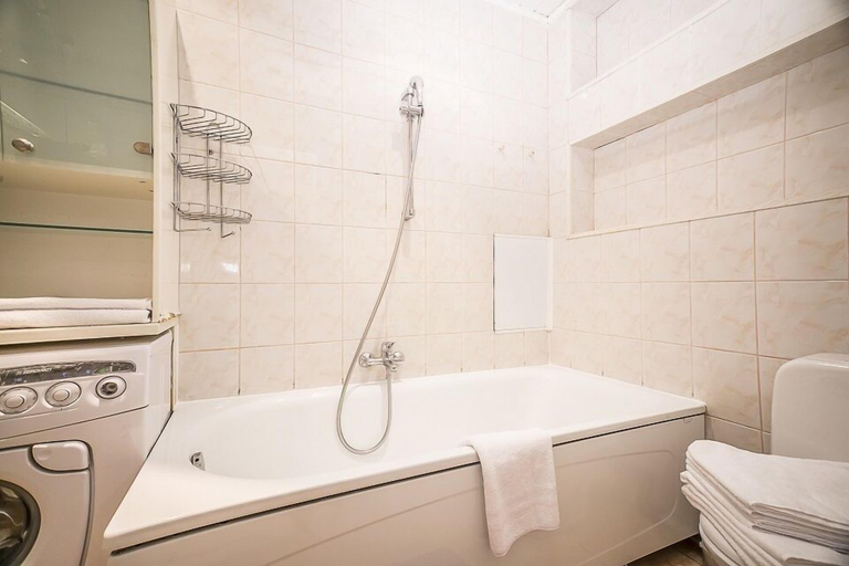 Bathroom, WINWINSTAY Old Town River View Apartment, Riga