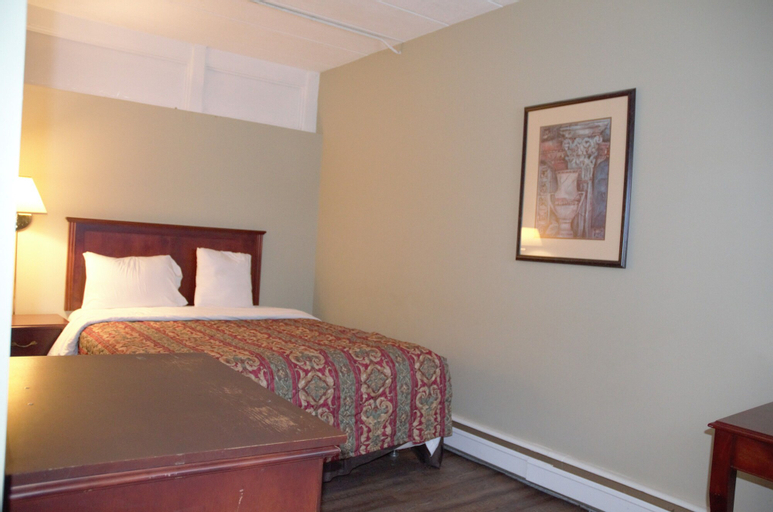 Bedroom 4, THE HIGHLANDER INN, Niagara