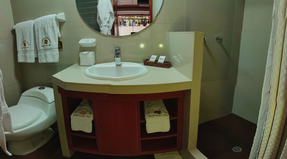 Bathroom, Chakana Inn, Urubamba