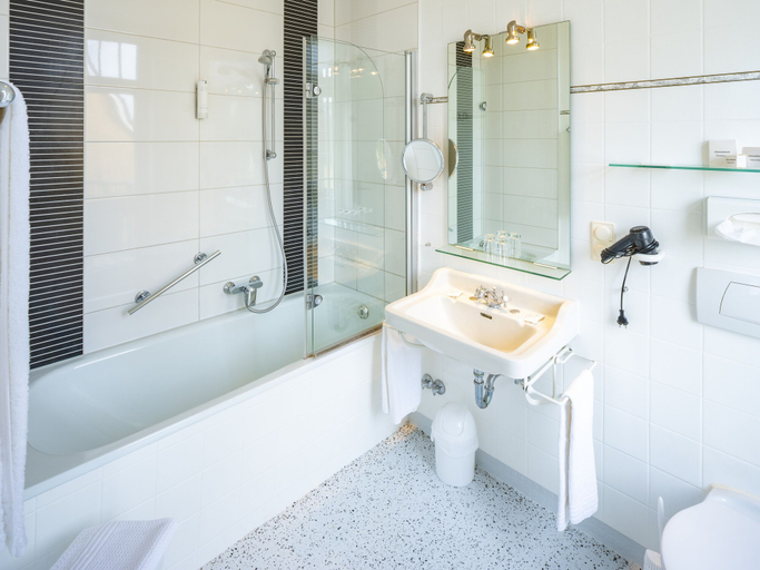 Bathroom 3, Hotel Hüttmann, Nordfriesland