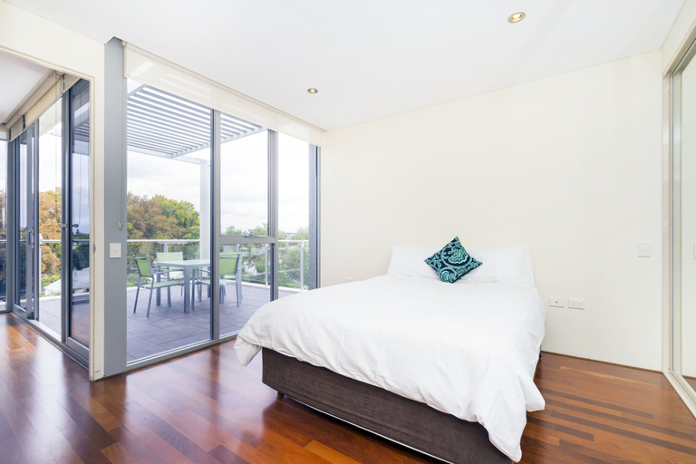 Bedroom 3, Luxury Modern Double Ensuite Apartment, Vincent
