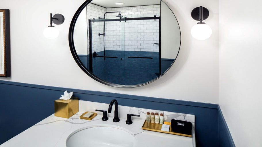 Bathroom 11