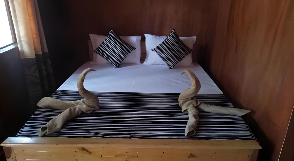 Room 3, Dolphin Bay Cabana Resort, Trincomalee Town and Gravets