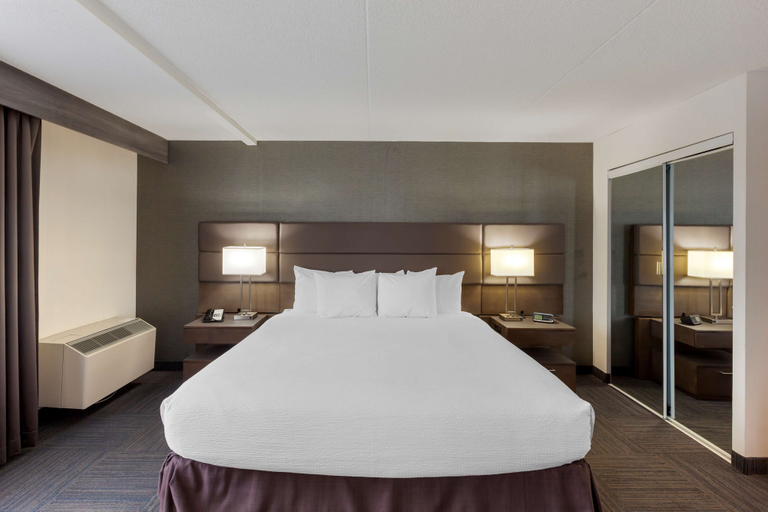 Bedroom 3, Best Western Plus Toronto Airport Hotel, Peel