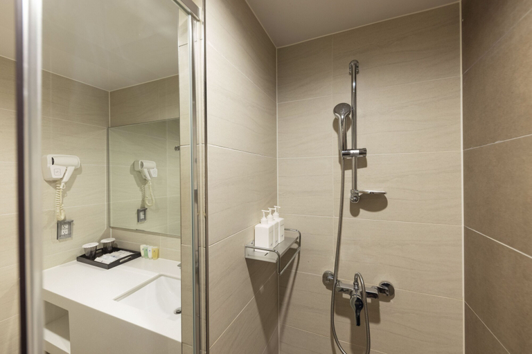 Bathroom 4, Saipan World Resort, Saipan