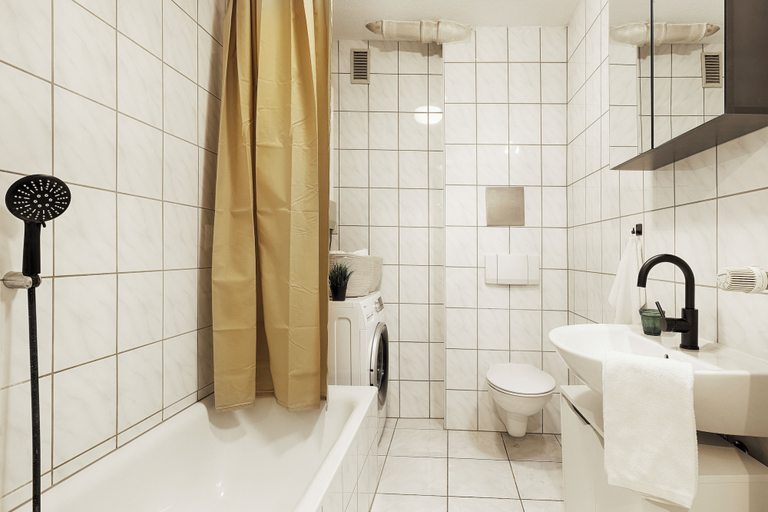 Bathroom 2, homie stay karmeliten, Würzburg
