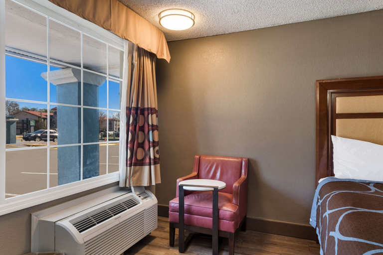 Bedroom 3, Rodeway Inn Charlotte Airport Area, Mecklenburg