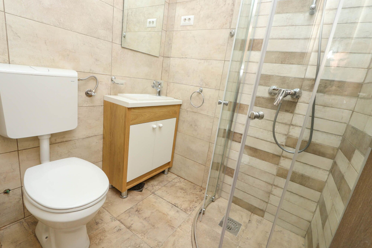 Bathroom 3, Jovan Apartments