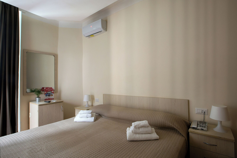 Bedroom 4, Hotel Diamond, Napoli