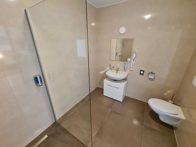 Bathroom 5, check-inn hotel Offenbach, Offenbach am Main