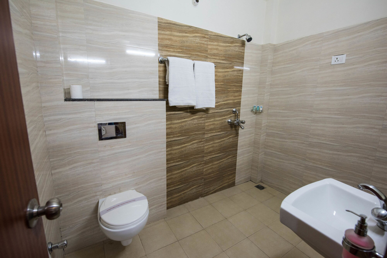 Bathroom 4, Elite Suites Mint Gomti Nagar, Lucknow